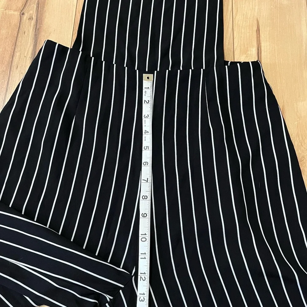 Forever 21 Women's Wide leg Jumpsuit Sz Medium Black & White Stripe Tie Shoulder